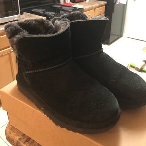 Kids Ugg Boots (Treadlite) Size 2